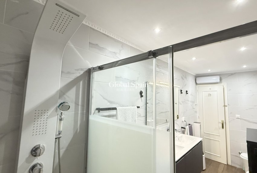 Resale - House -
ORIHUELA COSTA - La Zenia