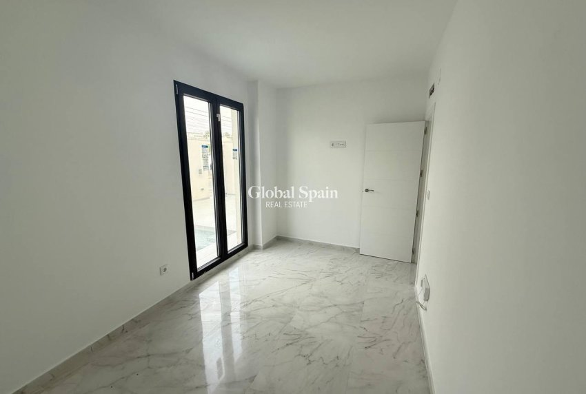 Resale - HOUSE -
ORIHUELA COSTA - Las Filipinas