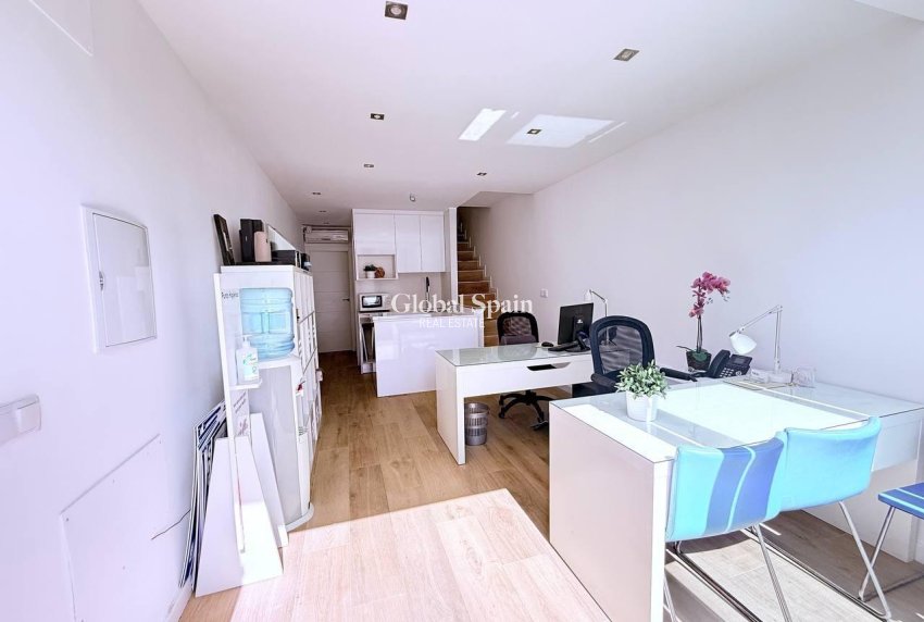 Resale - HOUSE -
ORIHUELA COSTA - Las Filipinas