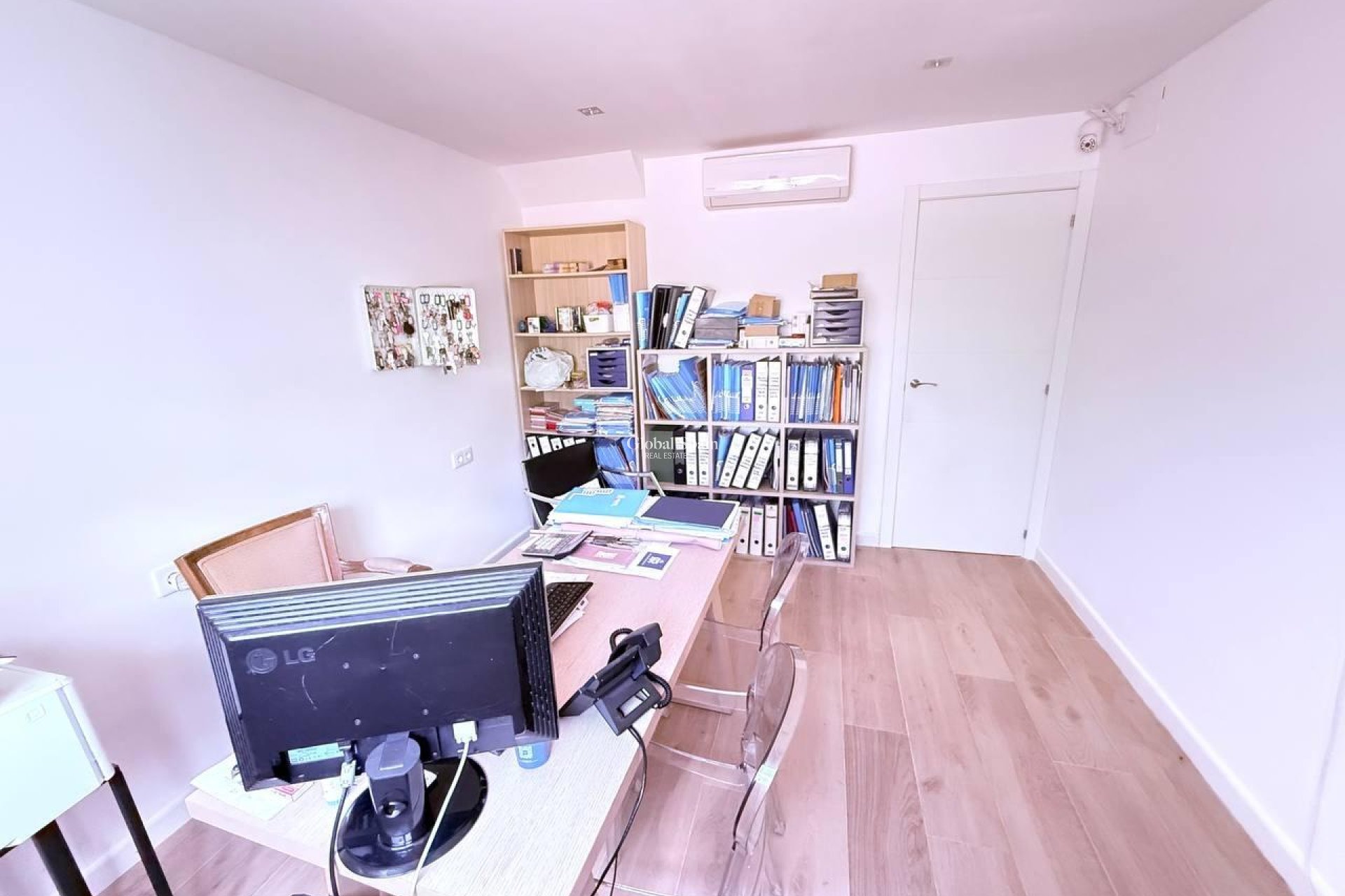 Resale - HOUSE -
ORIHUELA COSTA - Las Filipinas