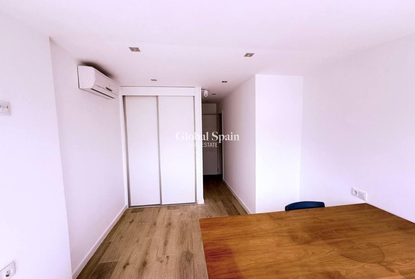 Resale - HOUSE -
ORIHUELA COSTA - Las Filipinas