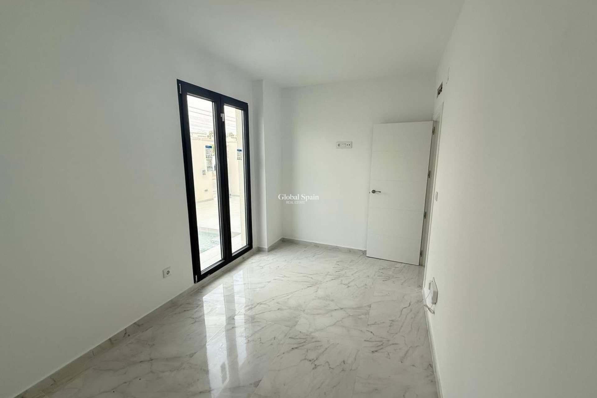 Resale - HOUSE -
ORIHUELA COSTA - Las Filipinas