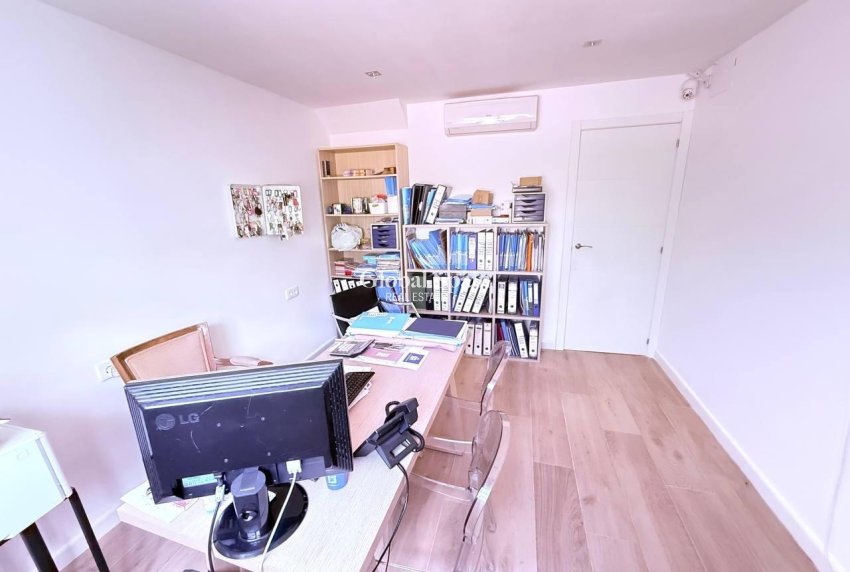 Resale - HOUSE -
ORIHUELA COSTA - Las Filipinas