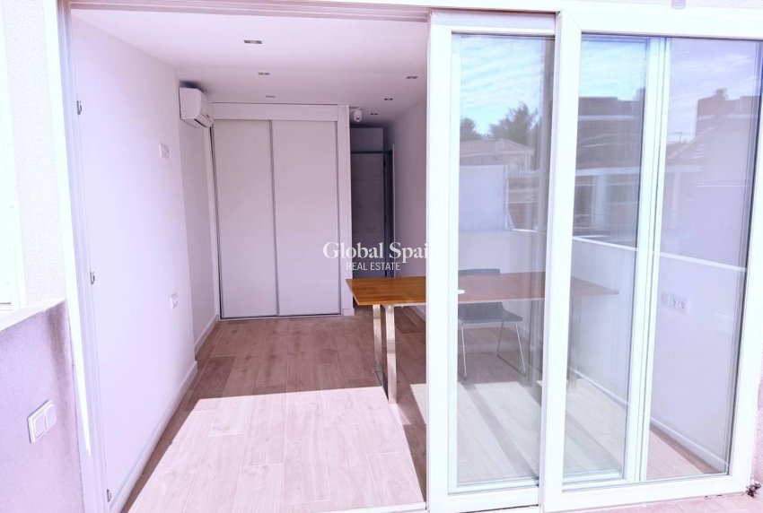 Resale - HOUSE -
ORIHUELA COSTA - Las Filipinas