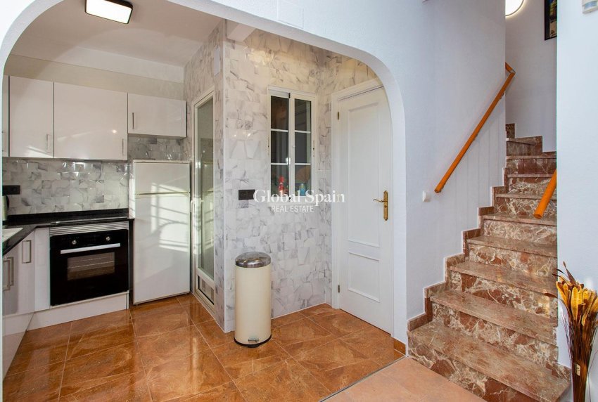 Resale - HOUSE -
ORIHUELA COSTA - Las Filipinas