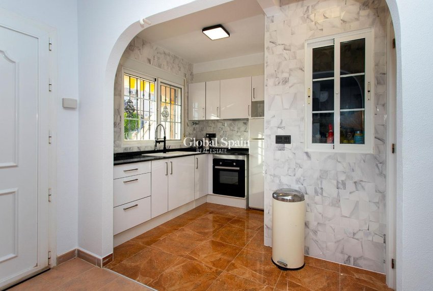 Resale - HOUSE -
ORIHUELA COSTA - Las Filipinas