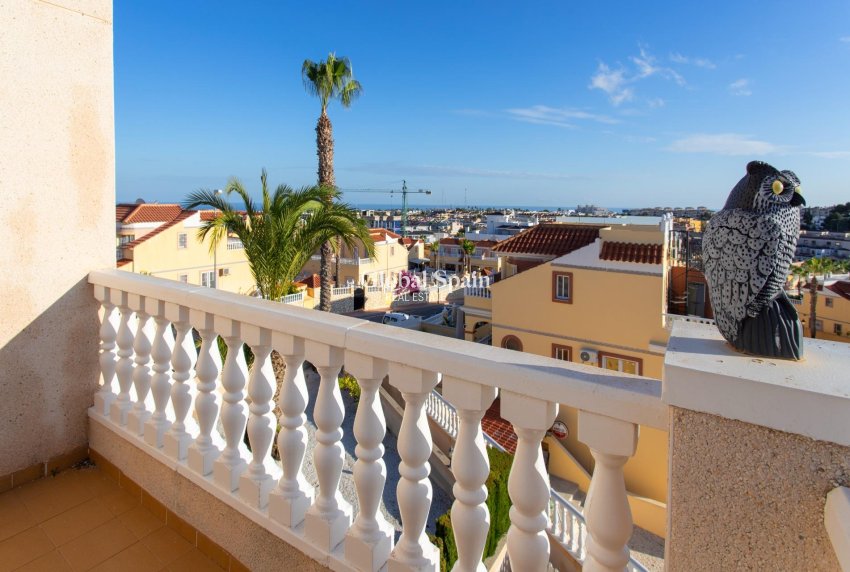 Resale - HOUSE -
ORIHUELA COSTA - Las Filipinas