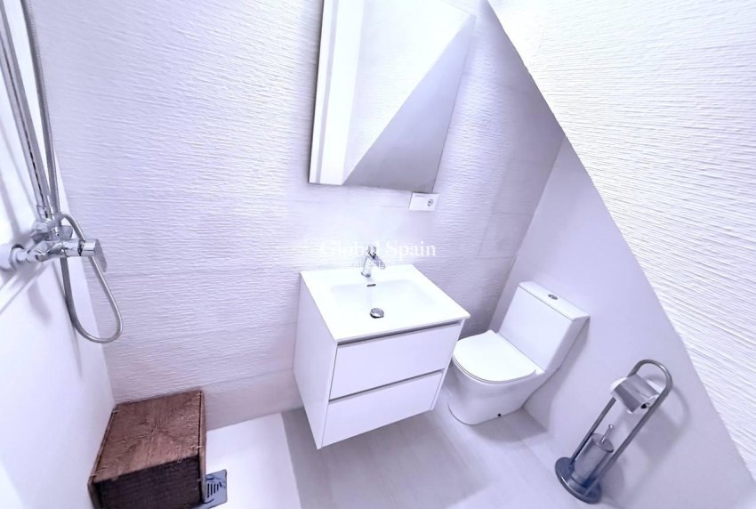 Resale - HOUSE -
ORIHUELA COSTA - Las Filipinas