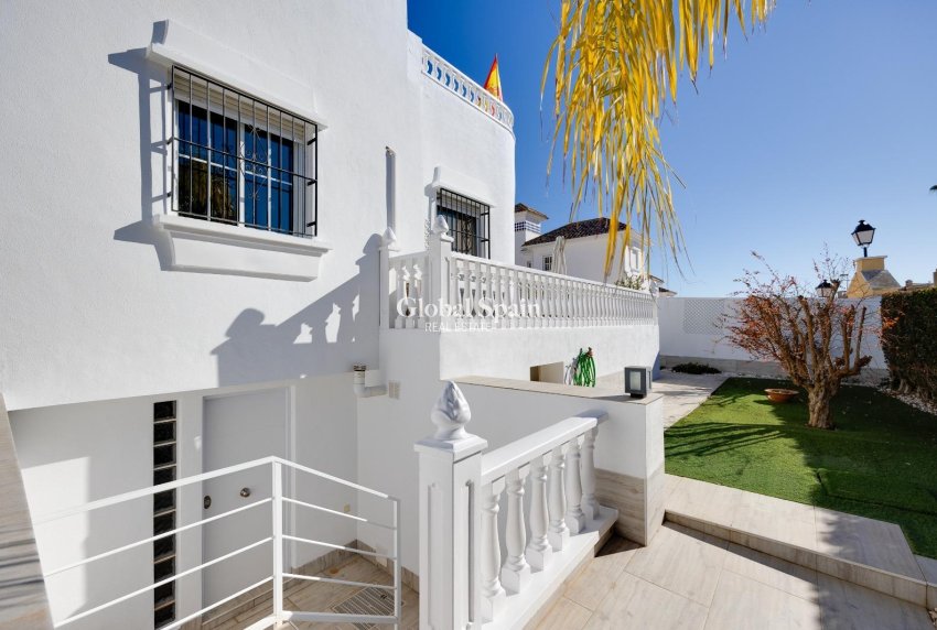 Resale - HOUSE -
ORIHUELA COSTA - Las Filipinas