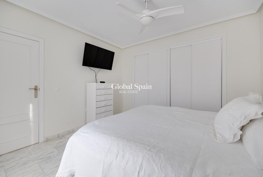 Resale - HOUSE -
ORIHUELA COSTA - Las Filipinas