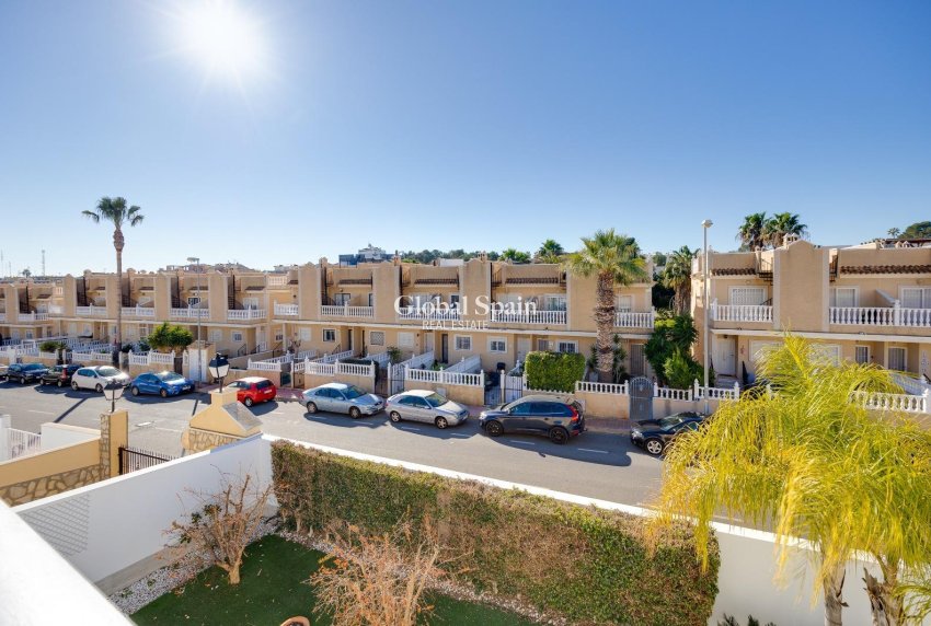 Resale - HOUSE -
ORIHUELA COSTA - Las Filipinas