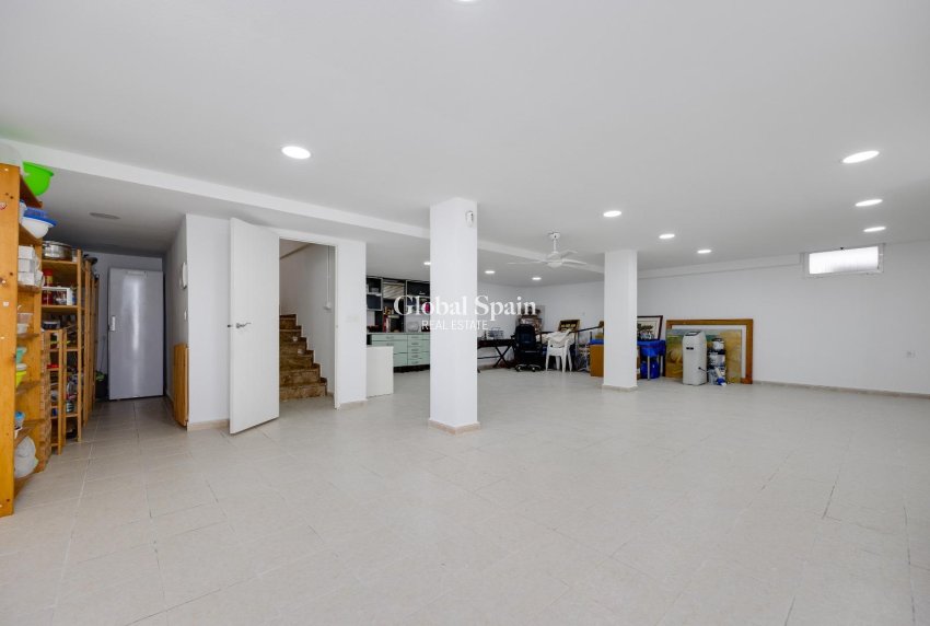 Resale - HOUSE -
ORIHUELA COSTA - Las Filipinas