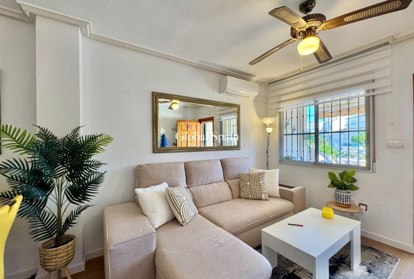 Resale - HOUSE -
ORIHUELA COSTA - Las Filipinas