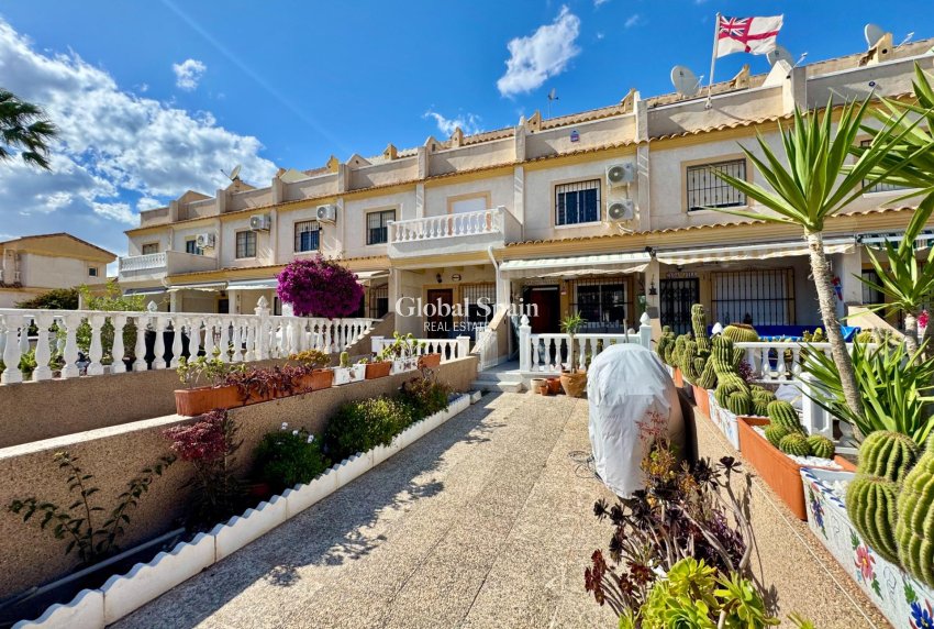 Resale - HOUSE -
ORIHUELA COSTA - Las Filipinas