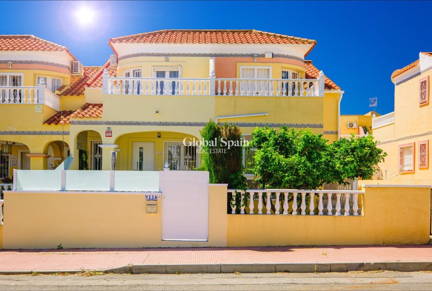 Resale - HOUSE -
ORIHUELA COSTA - Las Filipinas
