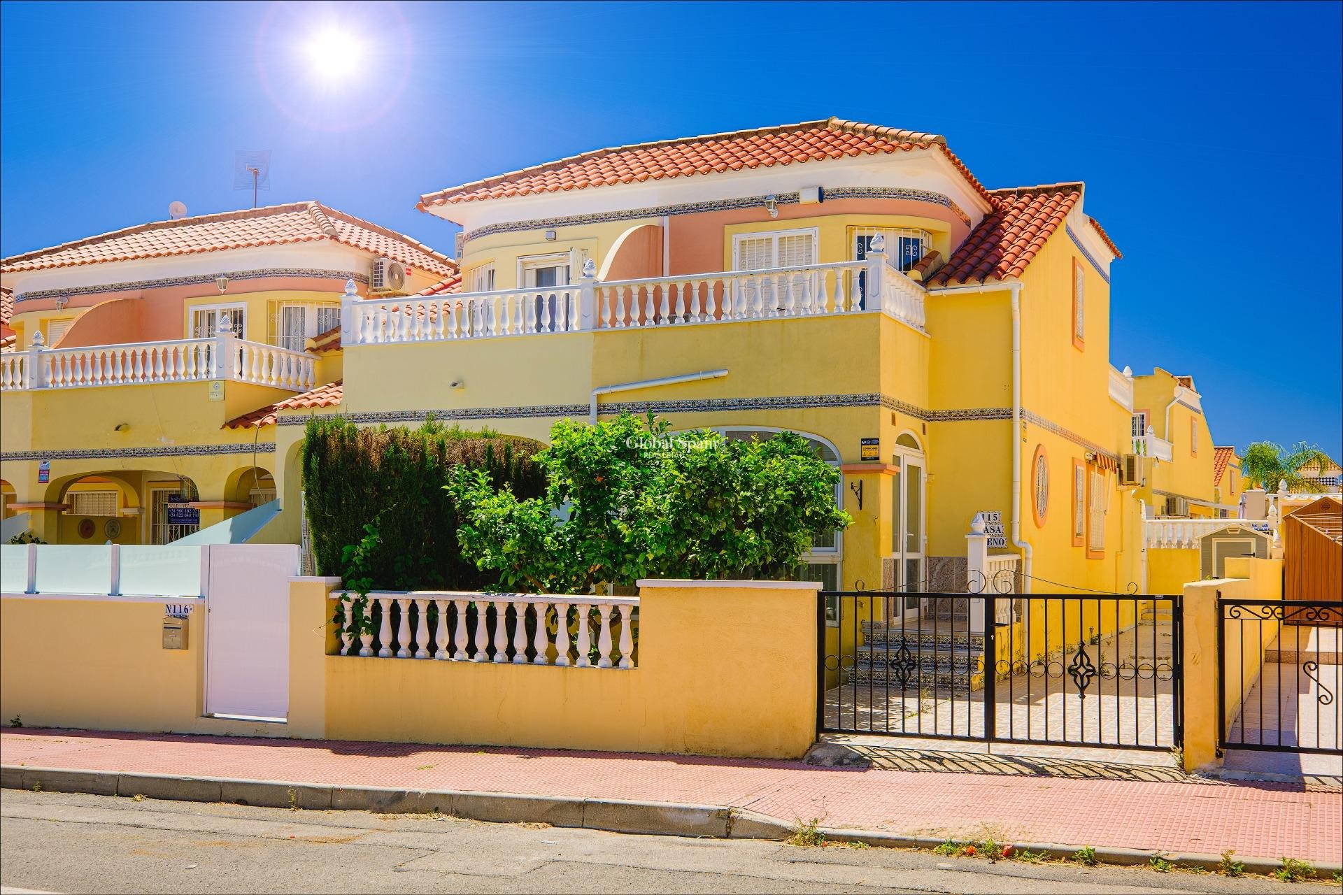 Resale - HOUSE -
ORIHUELA COSTA - Las Filipinas