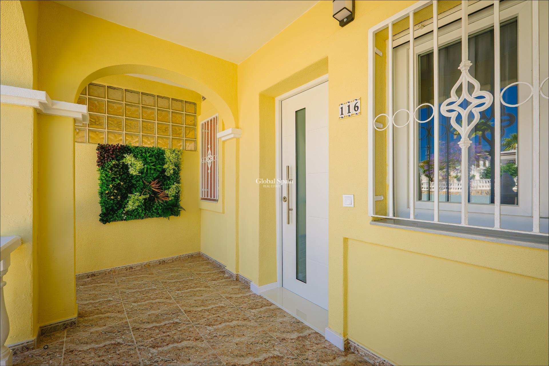 Resale - HOUSE -
ORIHUELA COSTA - Las Filipinas