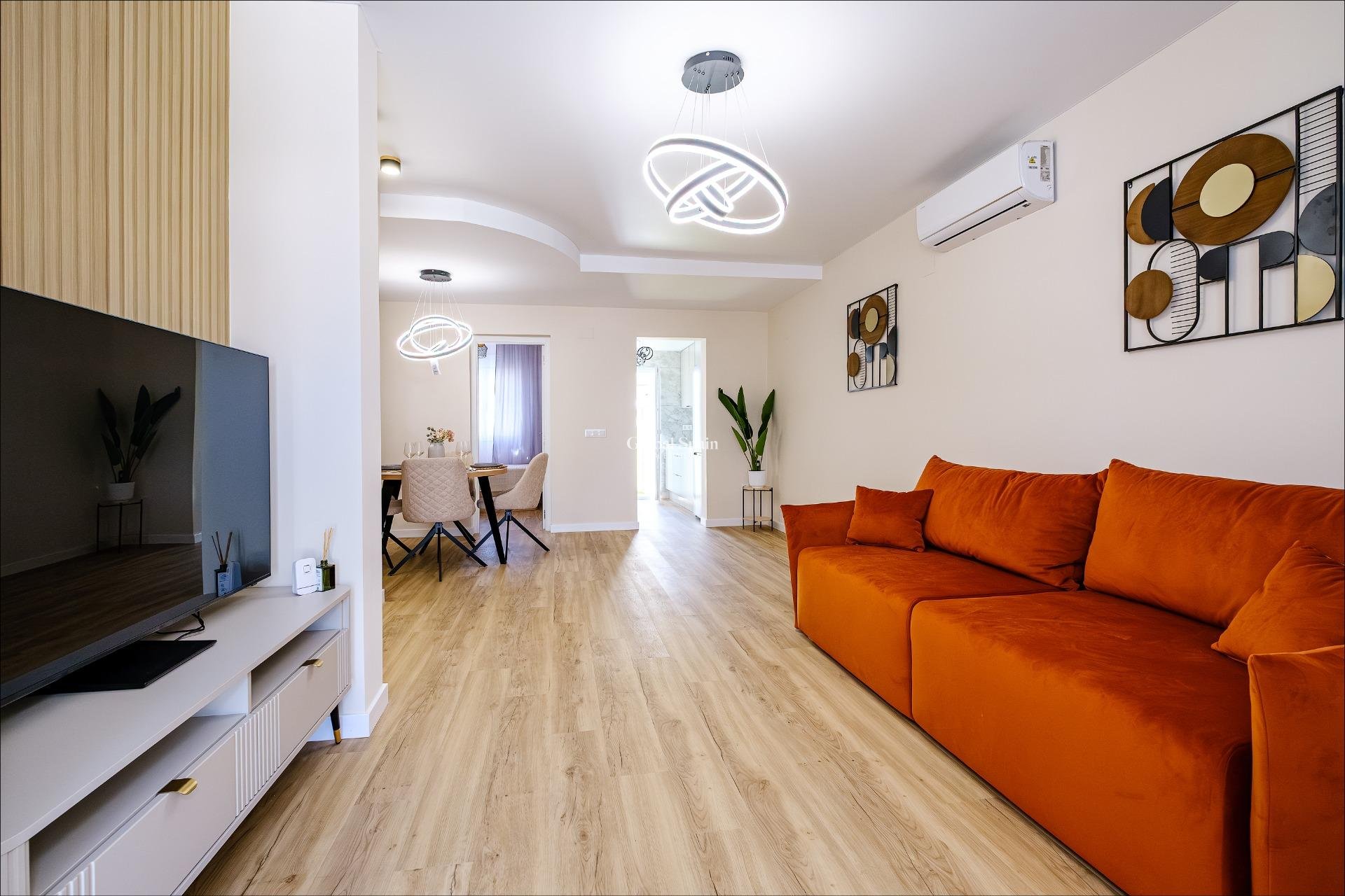 Resale - HOUSE -
ORIHUELA COSTA - Las Filipinas
