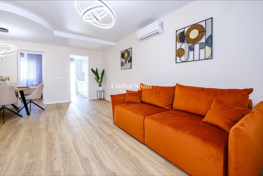 Resale - HOUSE -
ORIHUELA COSTA - Las Filipinas