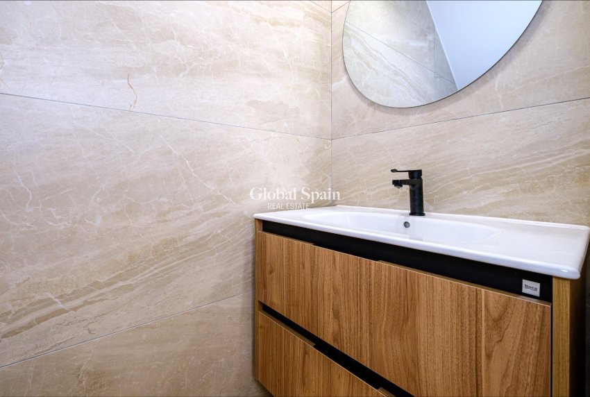 Resale - HOUSE -
ORIHUELA COSTA - Las Filipinas