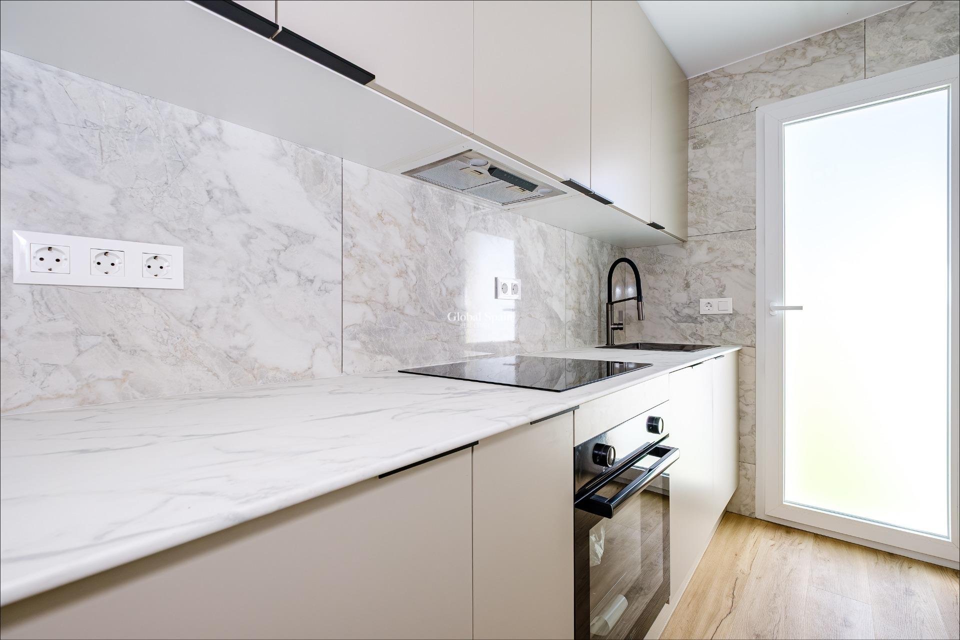 Resale - HOUSE -
ORIHUELA COSTA - Las Filipinas