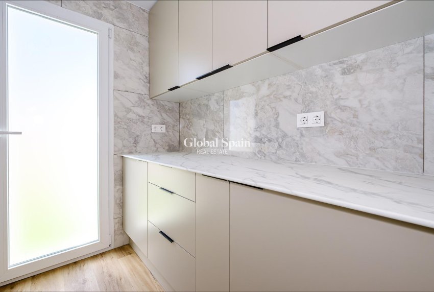 Resale - HOUSE -
ORIHUELA COSTA - Las Filipinas