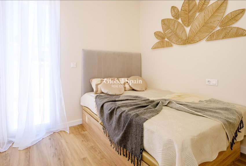 Resale - HOUSE -
ORIHUELA COSTA - Las Filipinas