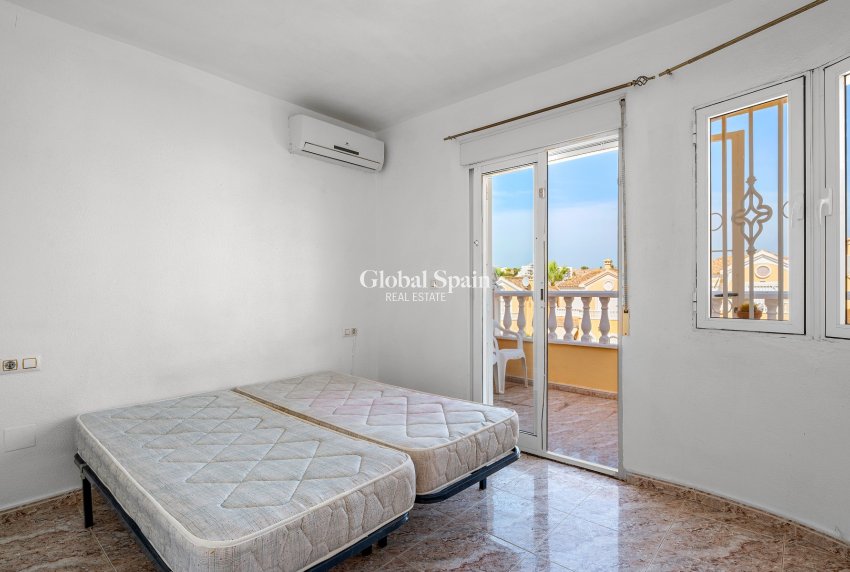 Resale - HOUSE -
ORIHUELA COSTA - Las Filipinas