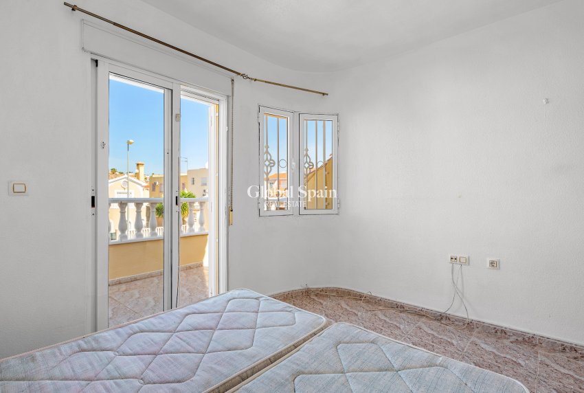 Resale - HOUSE -
ORIHUELA COSTA - Las Filipinas