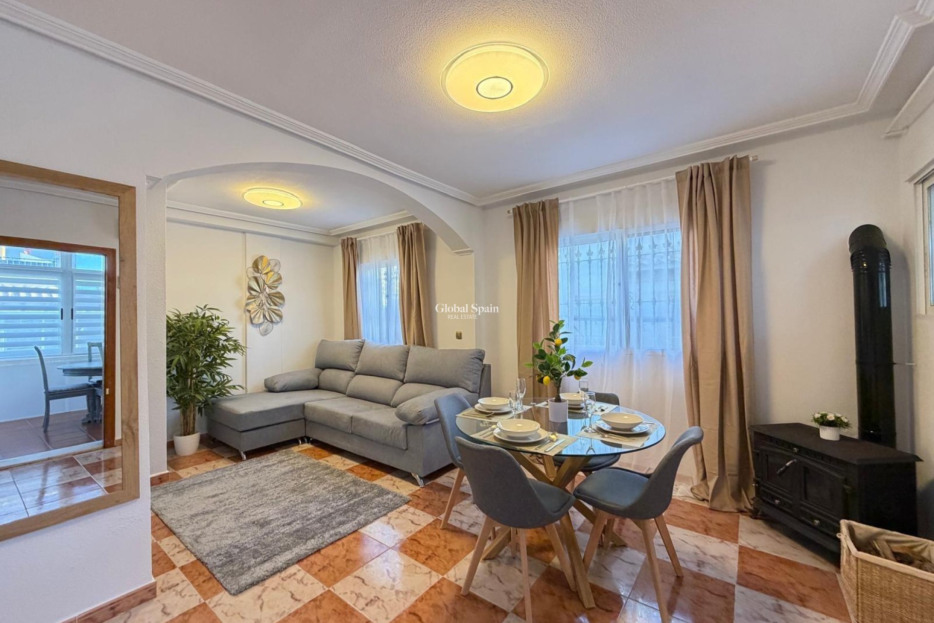 Resale - HOUSE -
ORIHUELA COSTA - Las Filipinas