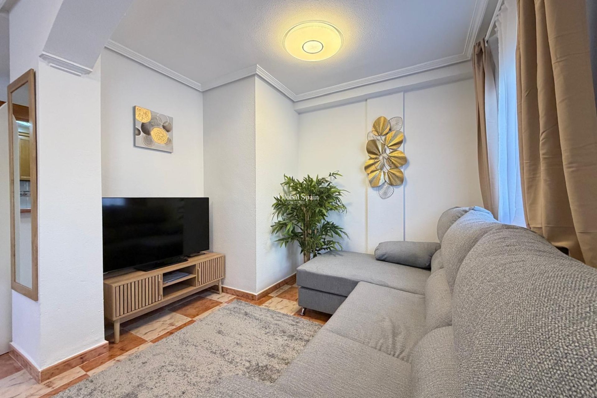 Resale - HOUSE -
ORIHUELA COSTA - Las Filipinas