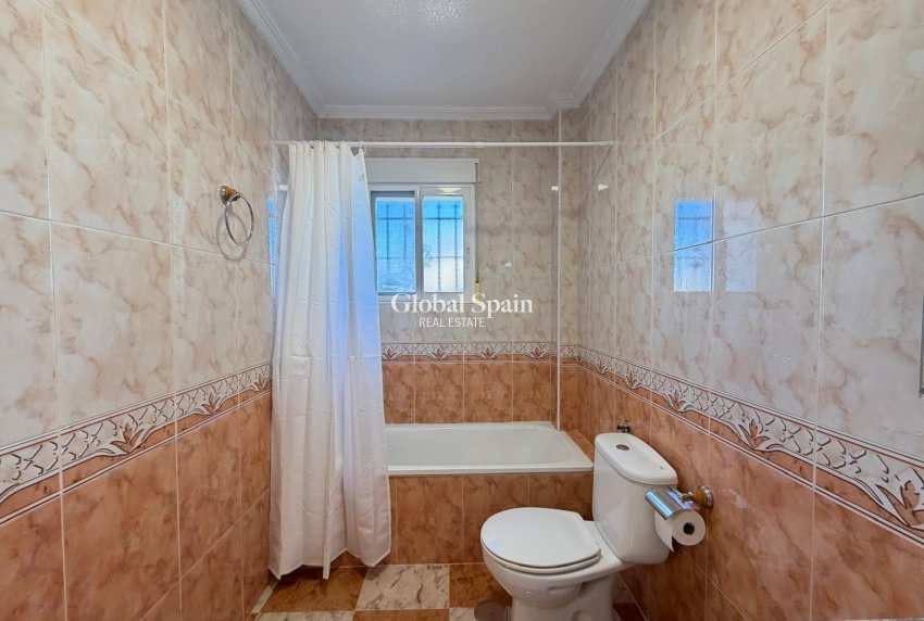 Resale - HOUSE -
ORIHUELA COSTA - Las Filipinas