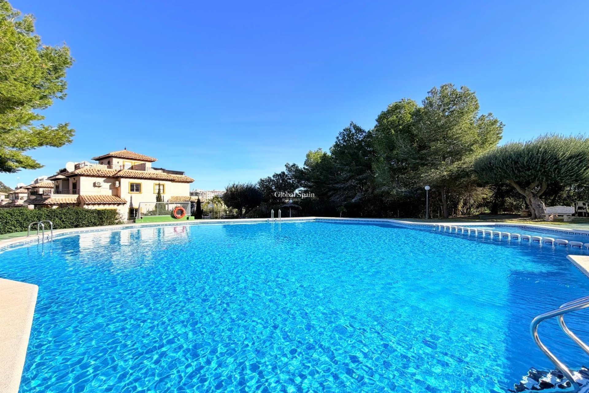 Resale - HOUSE -
ORIHUELA COSTA - Las Filipinas