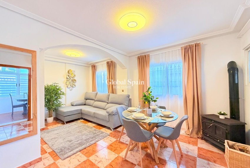 Resale - HOUSE -
ORIHUELA COSTA - Las Filipinas