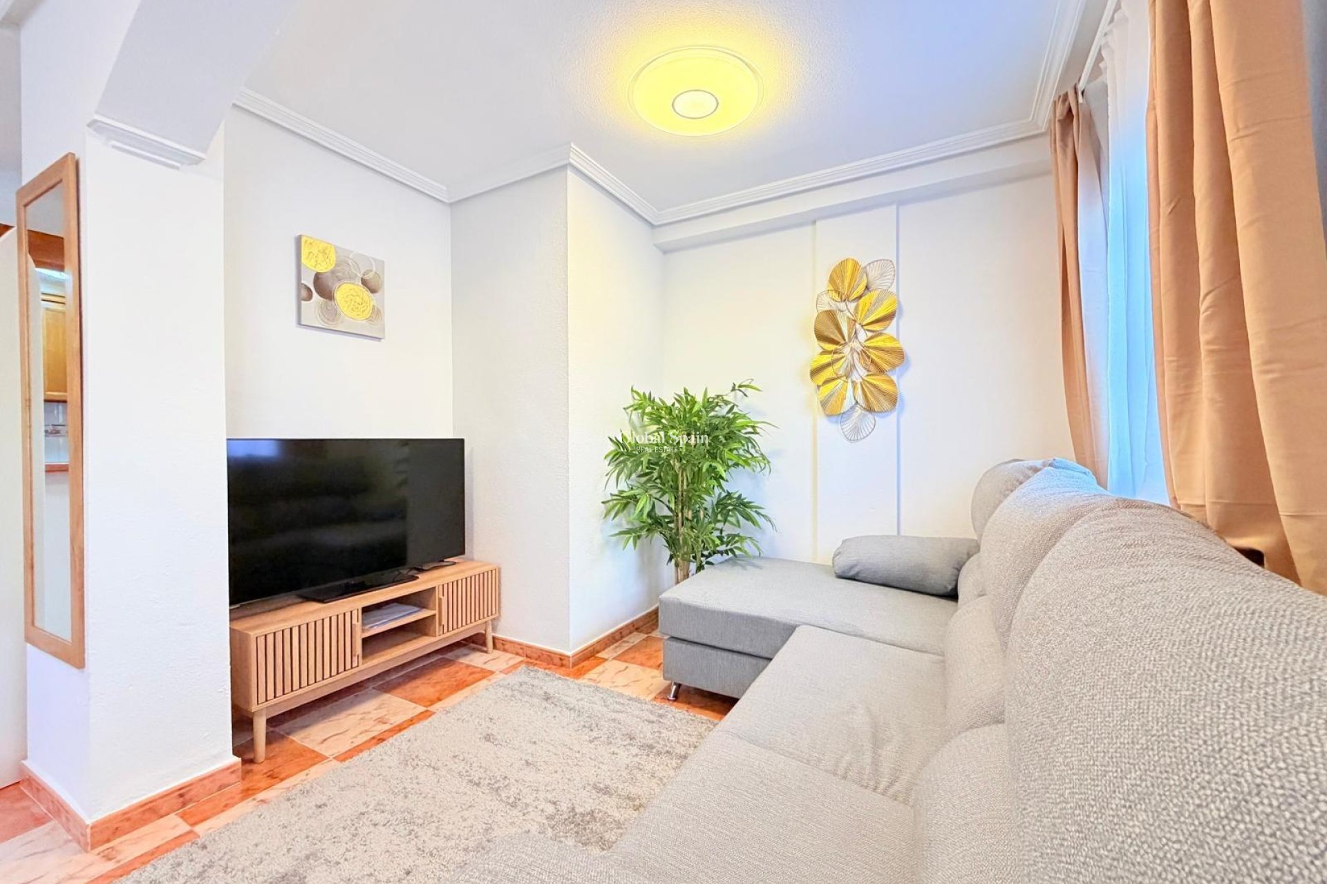 Resale - HOUSE -
ORIHUELA COSTA - Las Filipinas