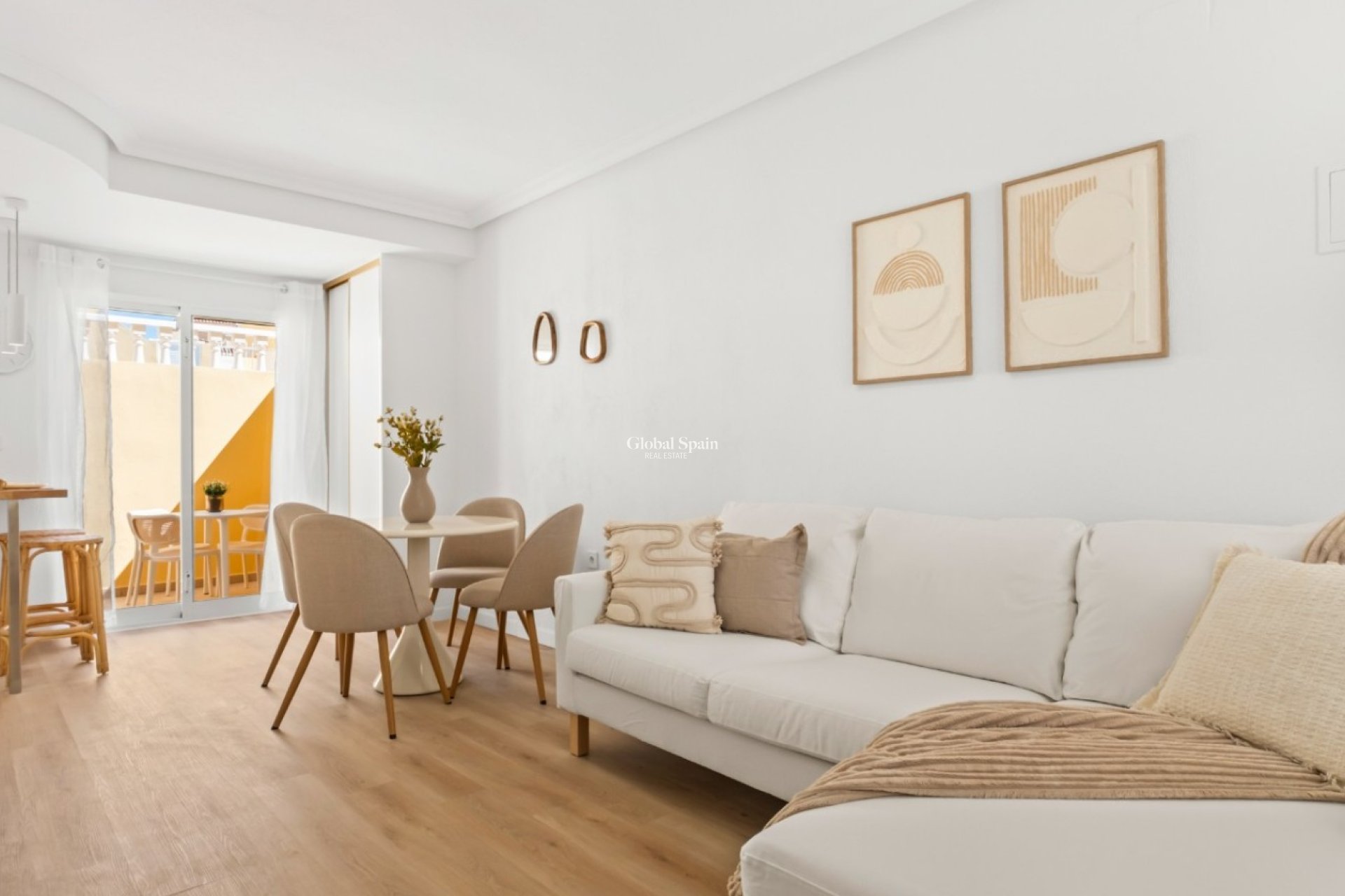Resale - HOUSE -
ORIHUELA COSTA - Las Filipinas