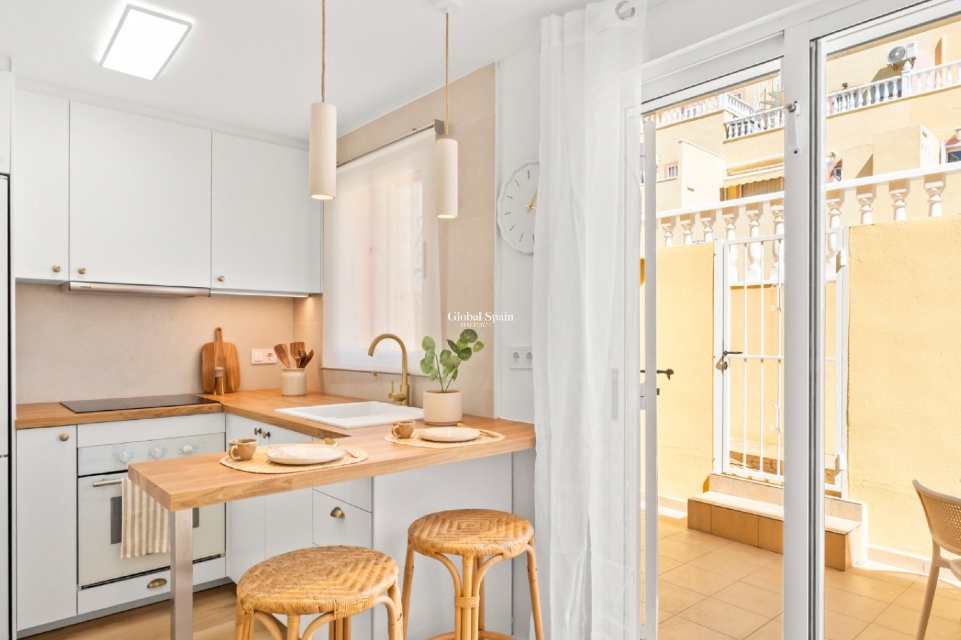 Resale - HOUSE -
ORIHUELA COSTA - Las Filipinas