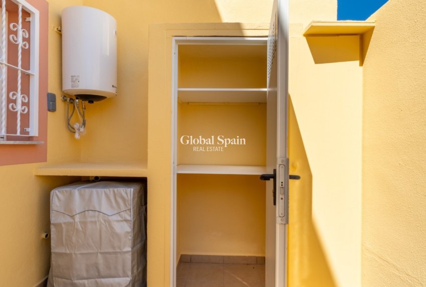 Resale - HOUSE -
ORIHUELA COSTA - Las Filipinas