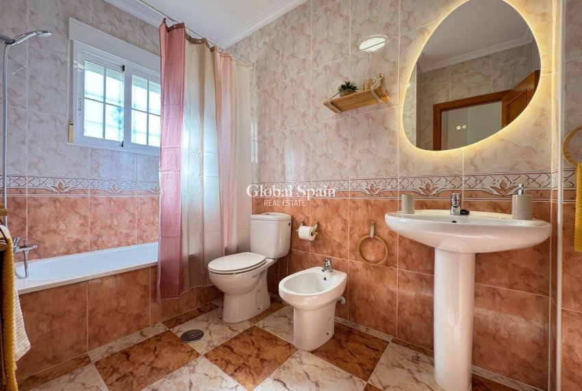 Resale - HOUSE -
ORIHUELA COSTA - Lomas De Cabo Roig-los Dolses