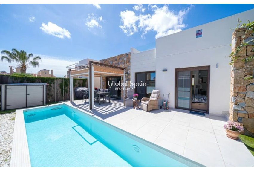 Resale - House -
ORIHUELA COSTA - Lomas de Cabo Roig