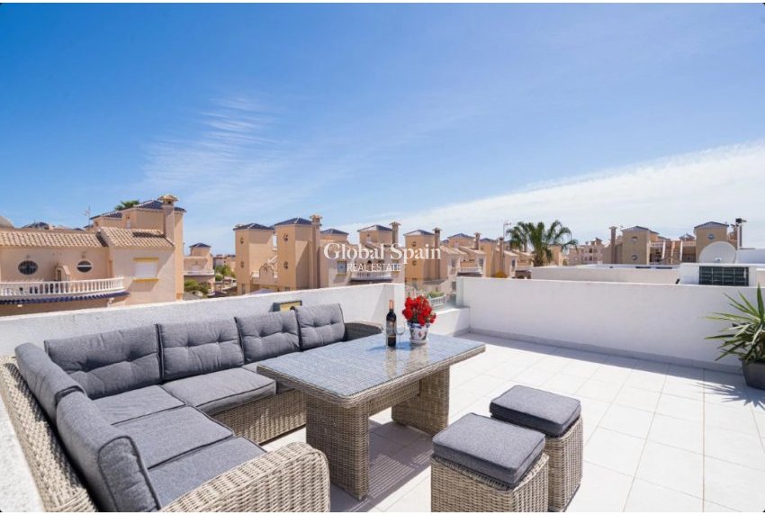 Resale - House -
ORIHUELA COSTA - Lomas de Cabo Roig