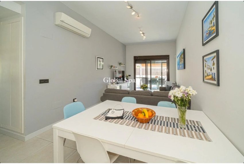 Resale - House -
ORIHUELA COSTA - Lomas de Cabo Roig