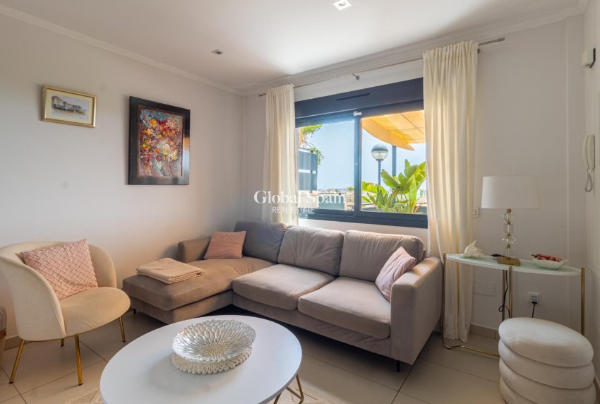 Resale - HOUSE -
ORIHUELA COSTA - Lomas de Cabo Roig