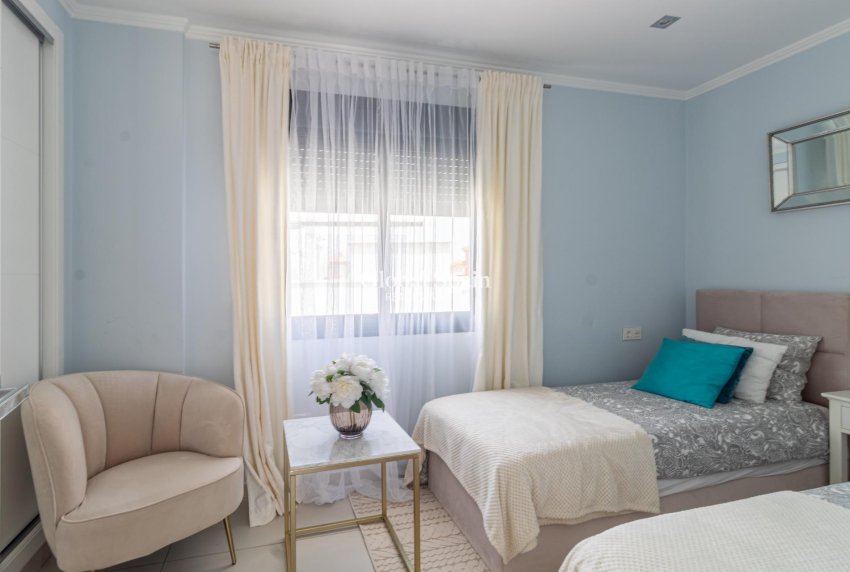 Resale - HOUSE -
ORIHUELA COSTA - Lomas de Cabo Roig