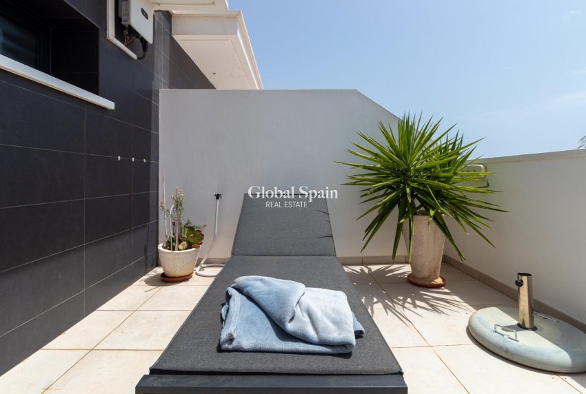 Resale - HOUSE -
ORIHUELA COSTA - Lomas de Cabo Roig