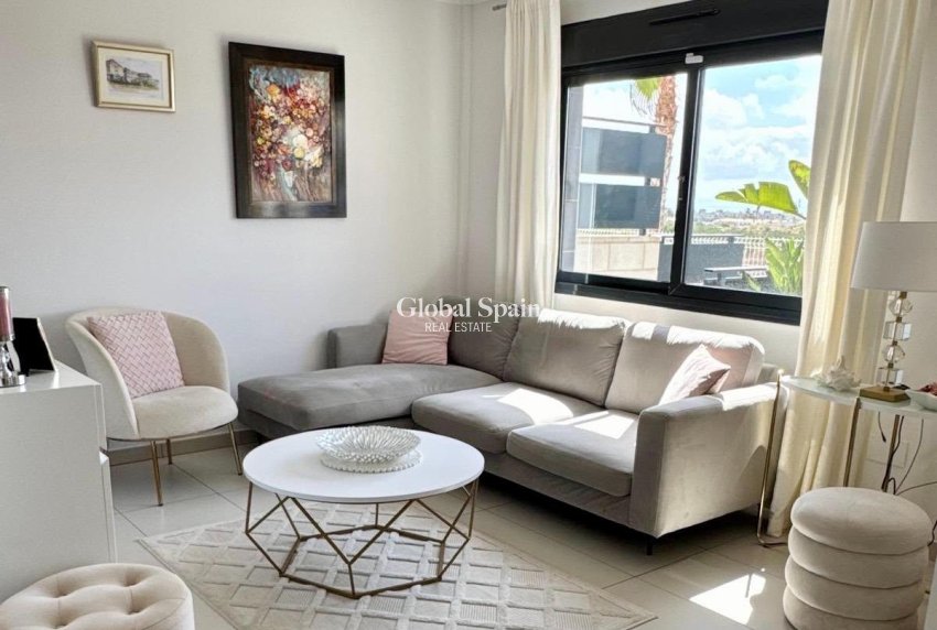 Resale - HOUSE -
ORIHUELA COSTA - Lomas de Cabo Roig
