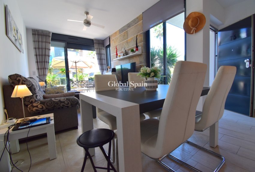 Resale - HOUSE -
ORIHUELA COSTA - Lomas de Cabo Roig