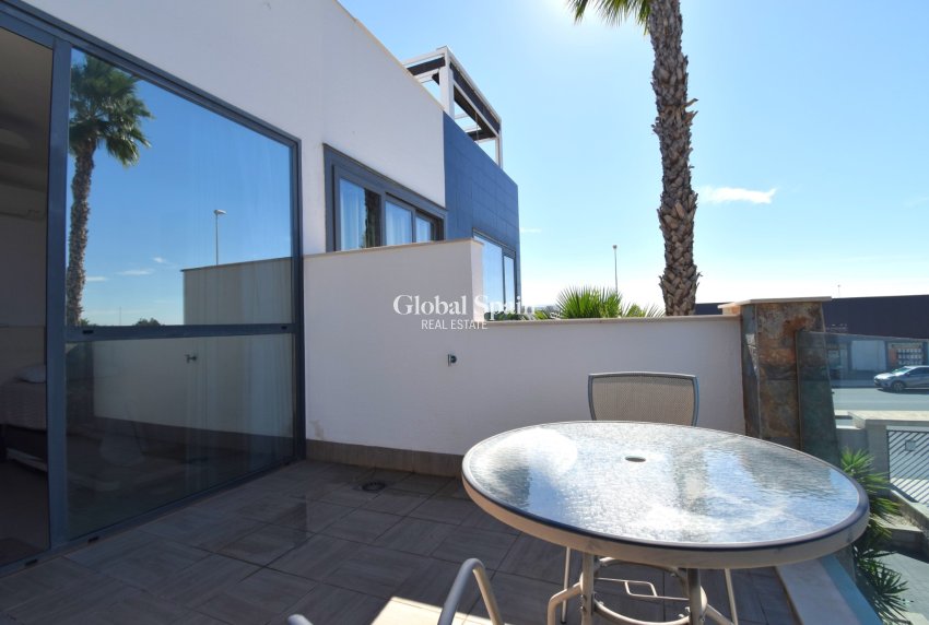 Resale - HOUSE -
ORIHUELA COSTA - Lomas de Cabo Roig