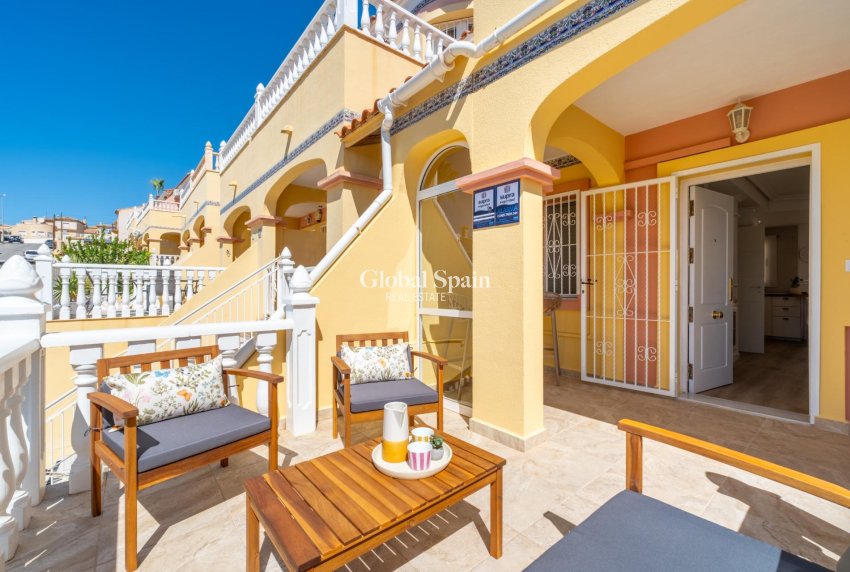 Resale - HOUSE -
ORIHUELA COSTA - Lomas de Campoamor-Las Ramblas