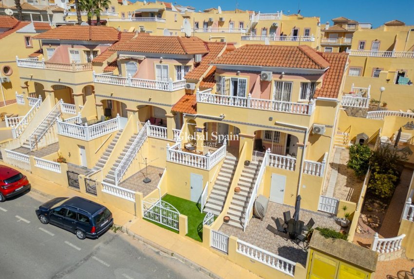 Resale - HOUSE -
ORIHUELA COSTA - Lomas de Campoamor-Las Ramblas